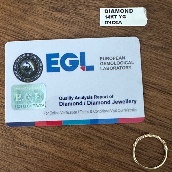 Gold Ring with Diamonds - Picture 7 of 8